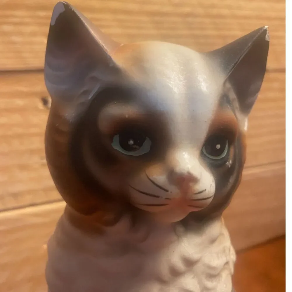 vintage ceramic mother cat with a kitten. 6in tall.